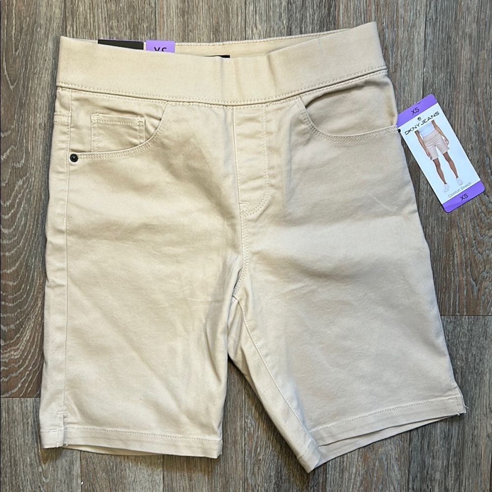 NWT DKNY Jeans Women's Comfort Stretch Pull-on Bermuda Short Size XS Color Chino